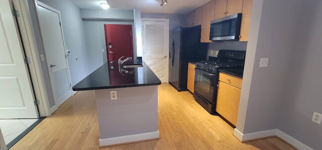 1117 10th St NW unit 210, Washington, DC 20001 - photo 2