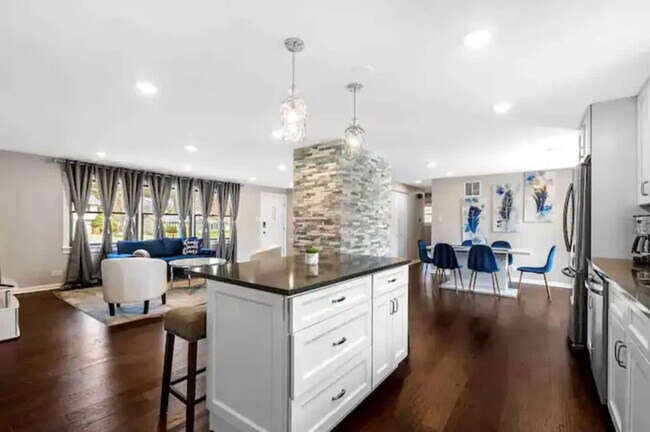 1401 W Weathersfield Way unit ID1237902P, Schaumburg, IL 60193 - photo 5