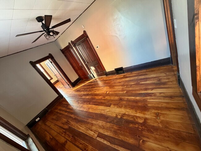 489 Almond St unit 1, Dubuque, IA 52001 - photo 5