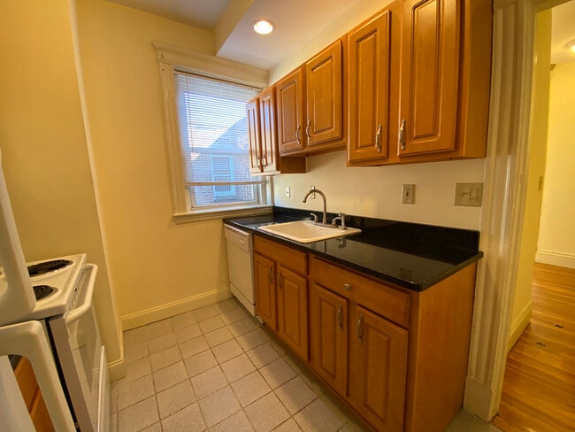 102 Queensberry St unit 21, Boston, MA 02215 - photo 2