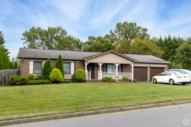 The average home in Glade-Westover is roughly 1,906 square feet.