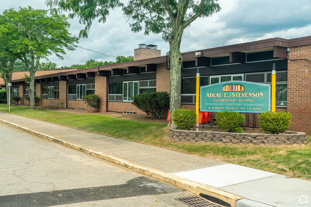 Students can attend Adlai E. Stevenson Elementary School.