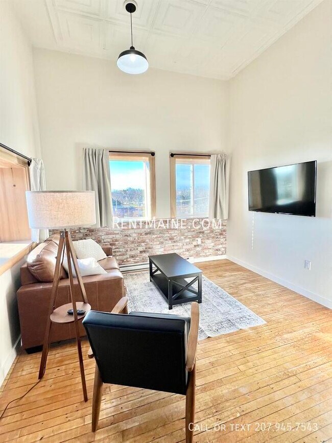 113 N Lancey St unit 203, Pittsfield, ME 04967 - photo 4