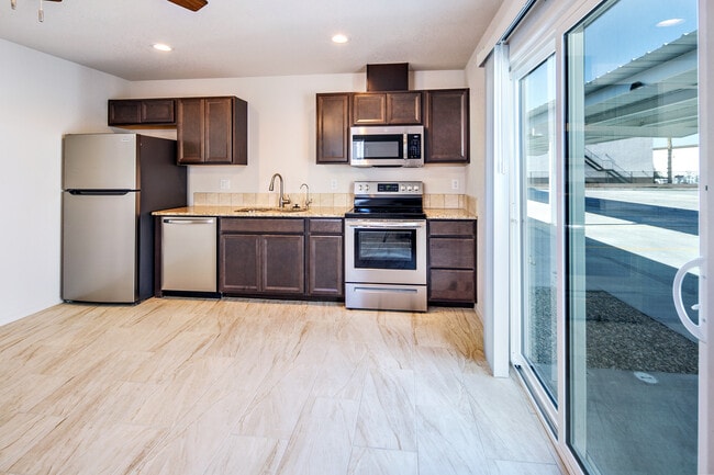 1880 Swanson unit 2BD2BA, Lake Havasu City, AZ 86403 - photo 5