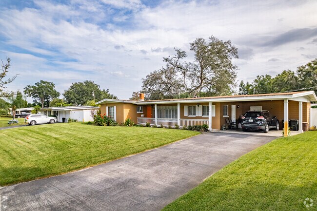 A row of mid-century single family home in Maitland.