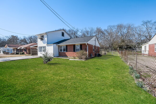 5299 Sharon St, Forest Park, GA 30297 - photo 2