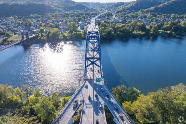 The Fort Henry Bridge connects Wheeling Island with central Wheeling making commuting a breeze.