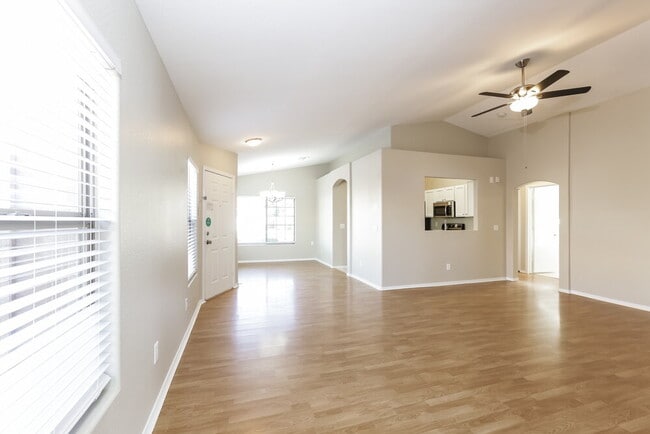 13381 W Ocotillo Ln, Surprise, AZ 85374 - photo 3