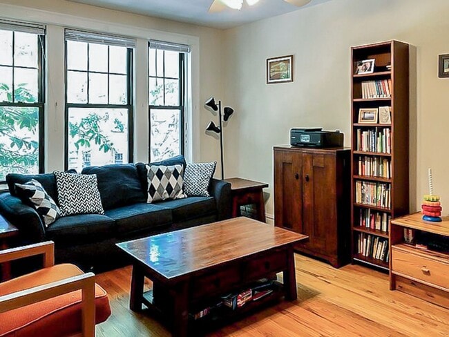 1941 W Winnemac Ave unit 2, Chicago, IL 60640 - photo 2