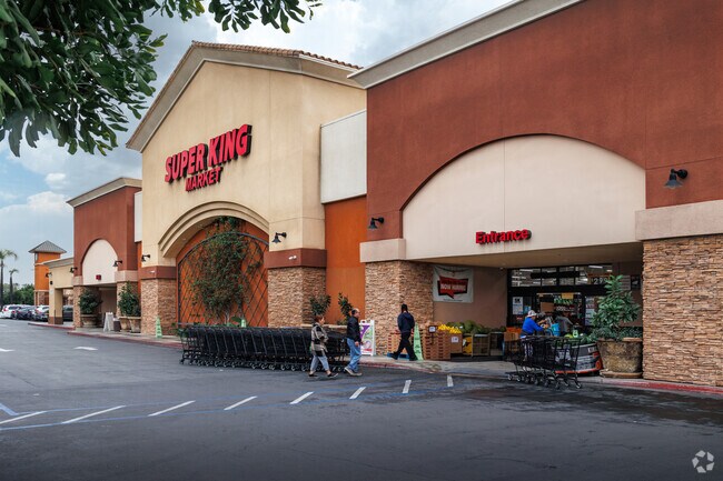 Super King Market offers fresh groceries to Vista residents.