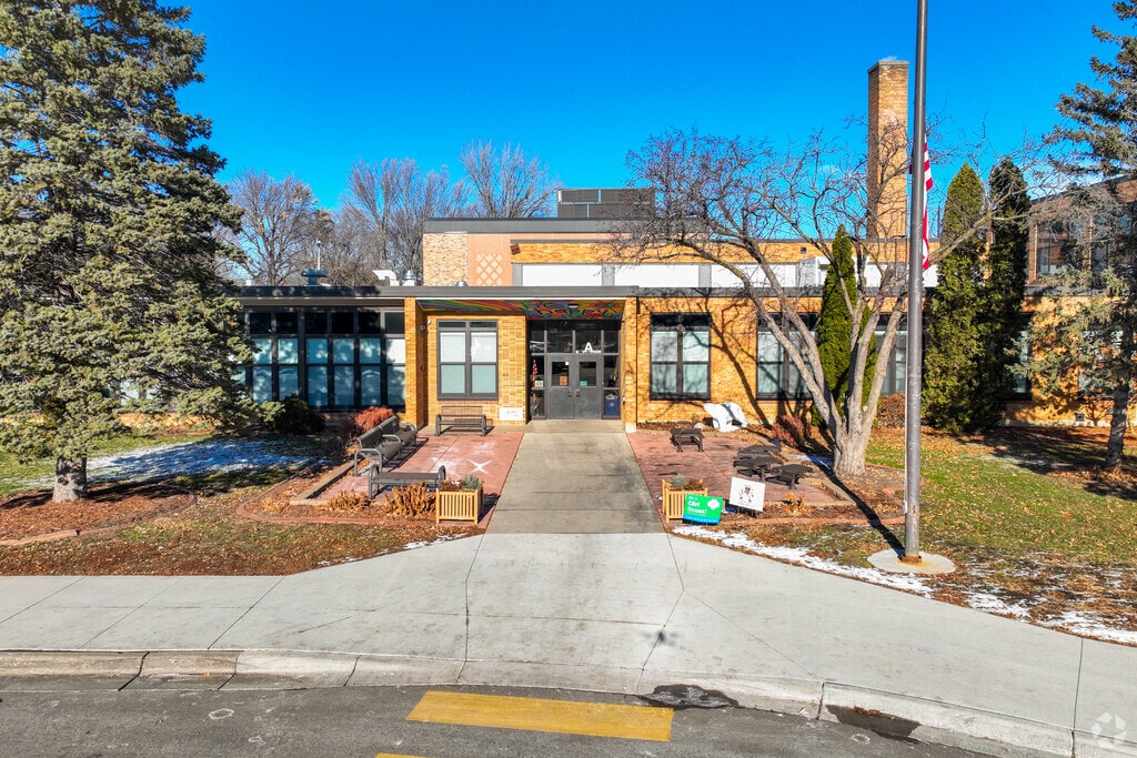 Lincoln Elementary School is a highly rated, public school located in White Bear Lake, MN.
