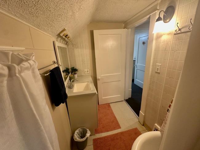 2157 10th St SW, Akron, OH 44314 - photo 6