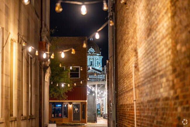 Lee Acres is conveniently close to Historic downtown tupelo.