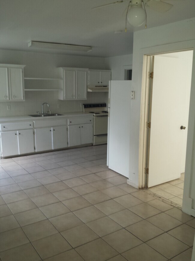 629 W Nettie Ave unit A, Kingsville, TX 78363 - photo 4