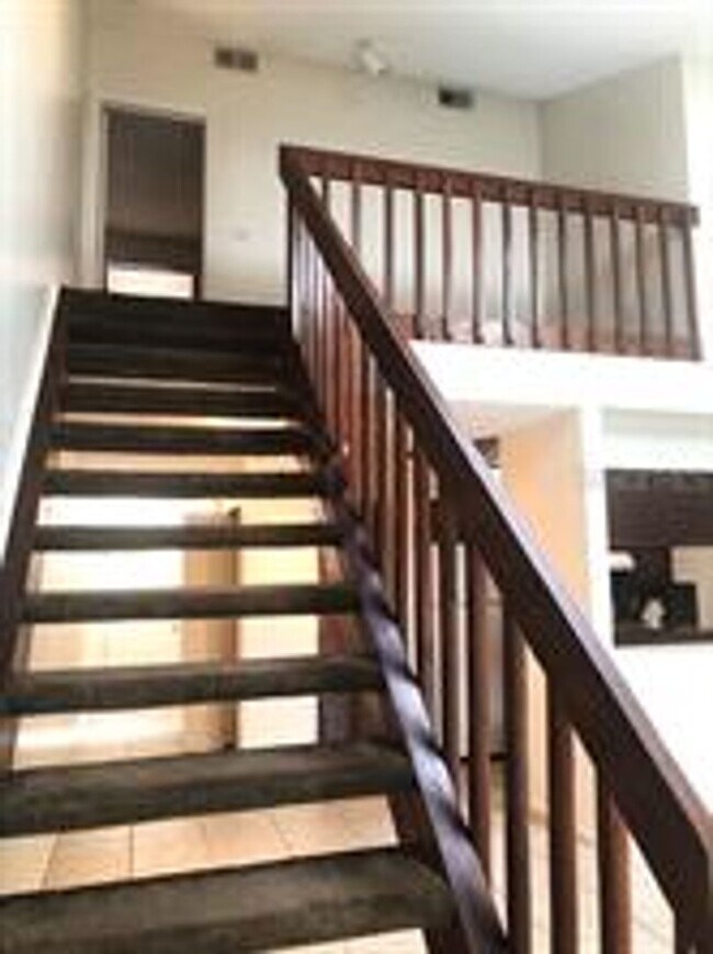 2836 Hunt Club Ln, Orlando, FL 32826 - photo 5