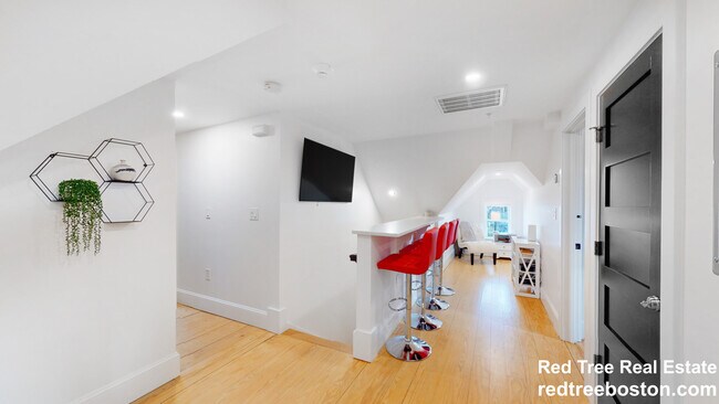 659 South St unit 1, Waltham, MA 02453 - photo 4