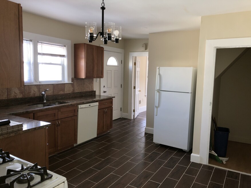 11 Andrew St unit 2, Cambridge, MA 02139 - photo 1