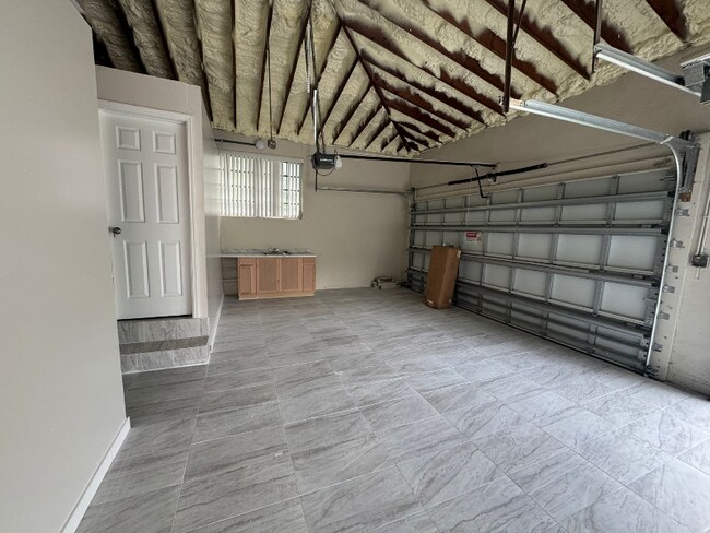 1895 NW 175th St unit EFFICIENCY, Hialeah Gardens, FL 33018 - photo 3