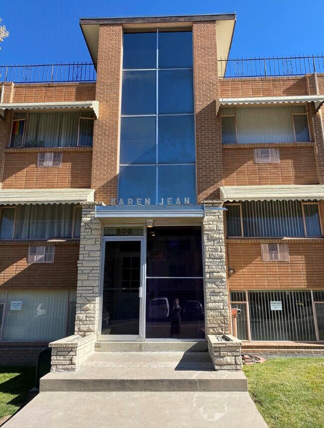 800 Dexter St, Denver, CO 80220
