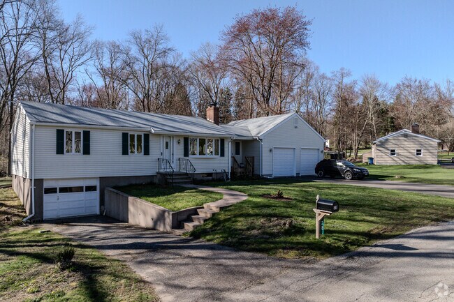 Visit Hebron and find the perfect home in a good neighborhood in CT.