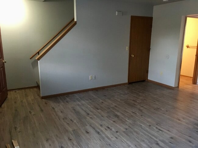 425 E Monroe Ave, Hartford, WI 53027 - photo 4