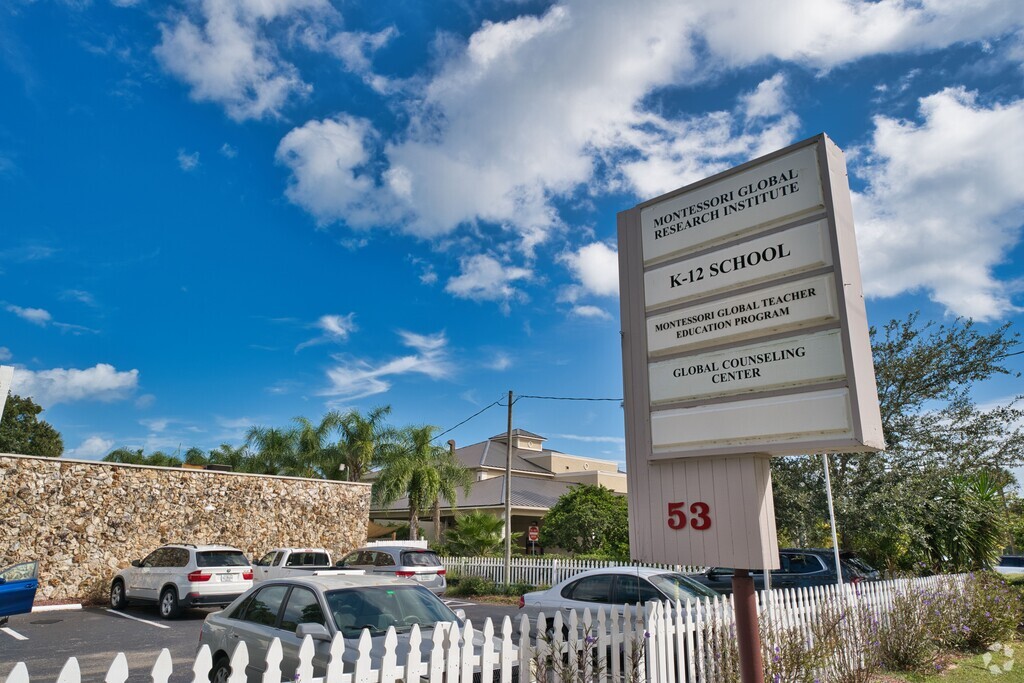 Welcome to the Montessori Global Research Institute in Lakevue.