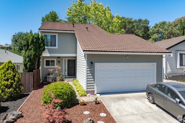 Split-level homes are very common in the Foxboro neighborhood.