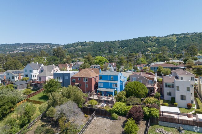 Millmost has homes built into the Oakland hills with stunning view of the Oakland Hills.