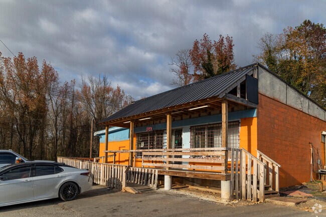 Unassuming on the outside, RD's Smokehouse has excellent BBQ inside.