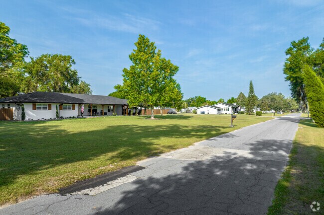 Midcentury ranch-style homes are common in Fort Meade.