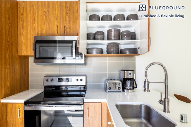 615 S Catalina Ave unit FL3-ID399, Redondo Beach, CA 90277 - photo 6