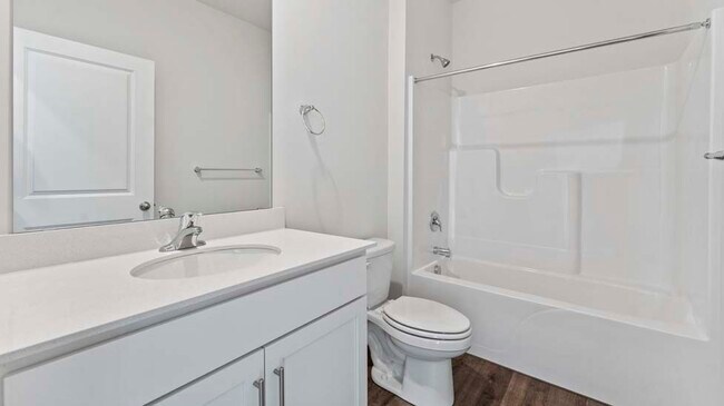 2209 Creek View Ln, Raymore, MO 64083 - photo 6