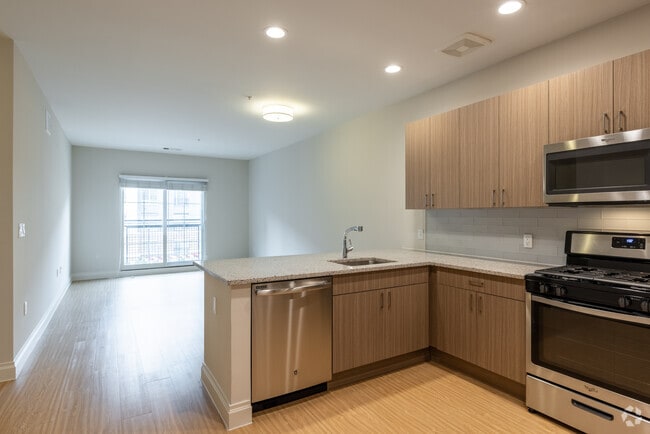 1BR, 1BA - 774SF