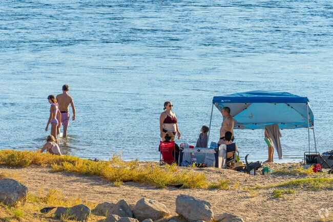 S’mores, stories, and smiles with family camping at Colorado River, Fox Creek.