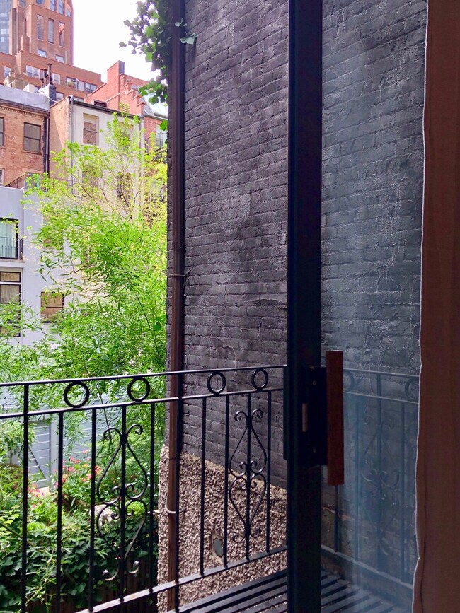 124 E 37th St unit ID1058890P, New York, NY 10016 - photo 2