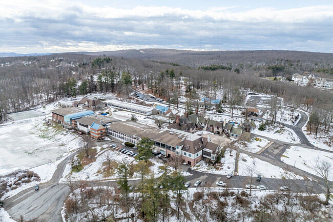 Renbrook School has a student-teacher ratio of 6:1.