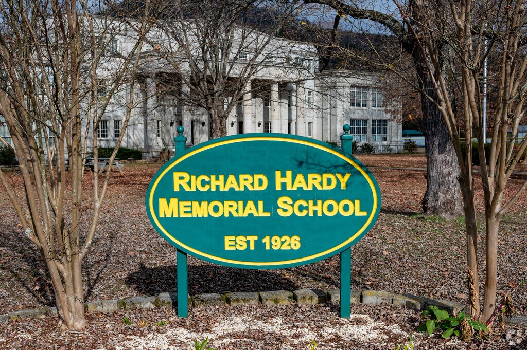 Richard Hardy Memorial School offer a variety of programs that challenge children.