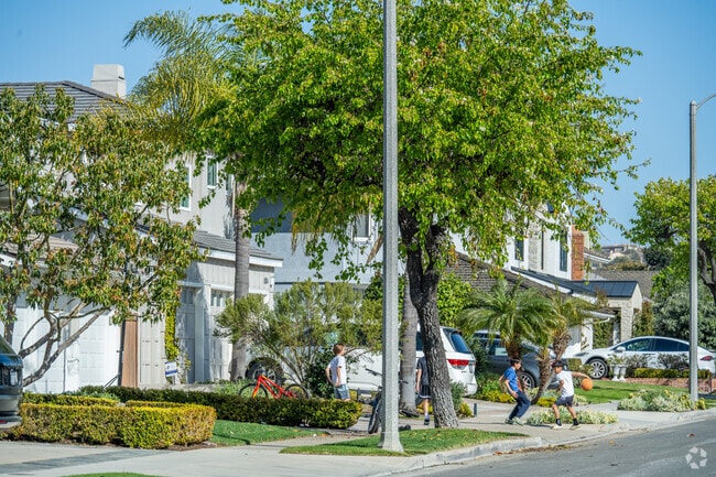 Harbor View Homes is a family-friendly neighborhood, where you can frequently see kids playing around.