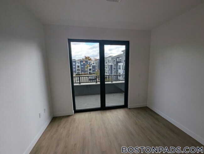 199 Gardner St unit 405, Boston, MA 02132 - photo 6