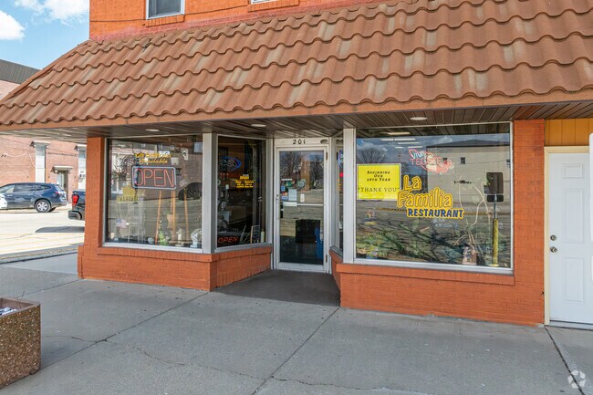 La Familia Family Restaurant has been serving residents of Rock Falls for over 28 years.