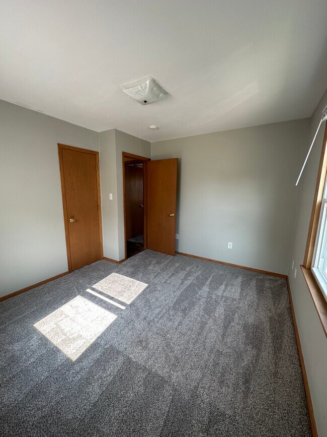 1422 9th St NW, Cedar Rapids, IA 52405 - photo 6