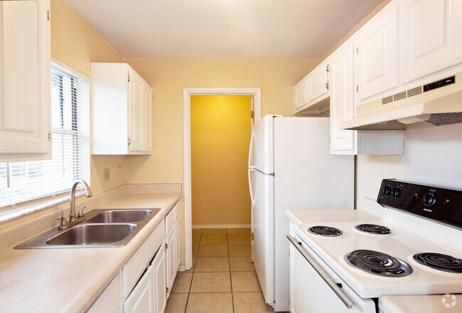 1BD/1BA - 722 SqFt - Kitchen
