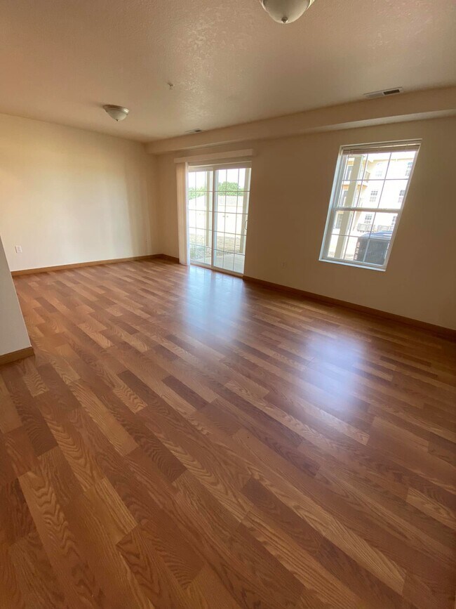 Traditional 1 bedroom living room