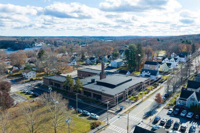 Welcome to Lakeview Elementary School is located adjacent to the Lakeview Park.