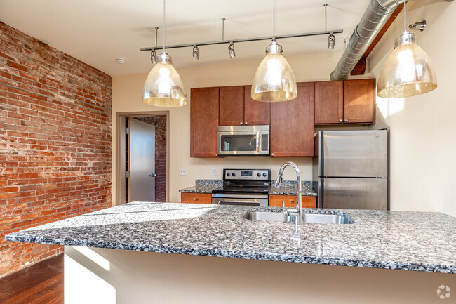 2BR, 1BA - Kitchen