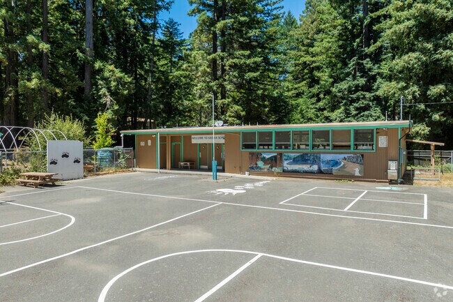 Kashia Elementary School is part of the Kashia Elementary School District.