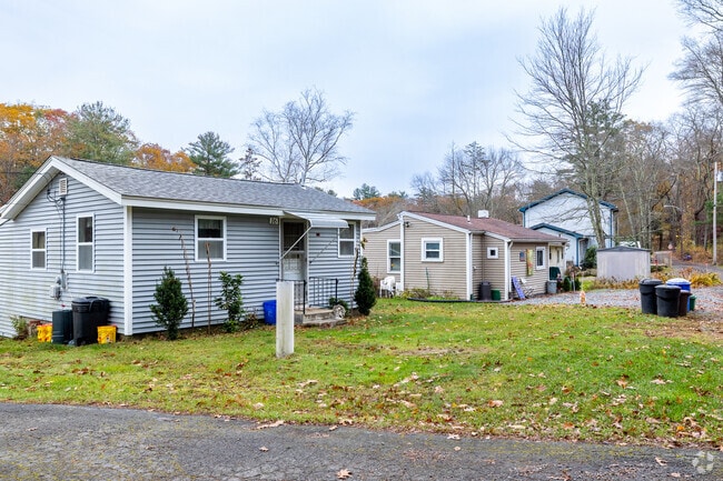 Small cottages can be found interspersed among other styles along the reservoirs.