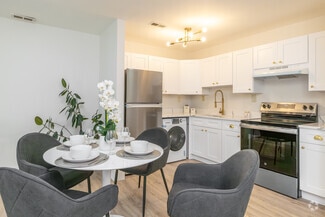 2101 Reamer Dr, Barrington, NJ 08007