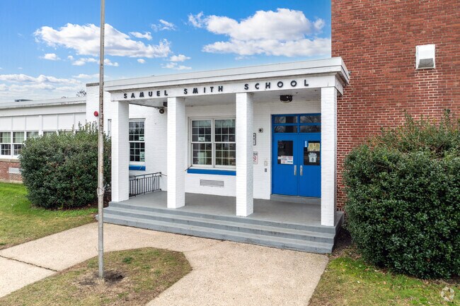 Samuel Smith Elementary School has students in PK - 2nd grade.