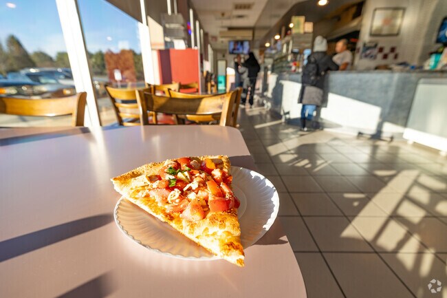 Milano Pizza is popular spot around the outlet stores in North Bellport.